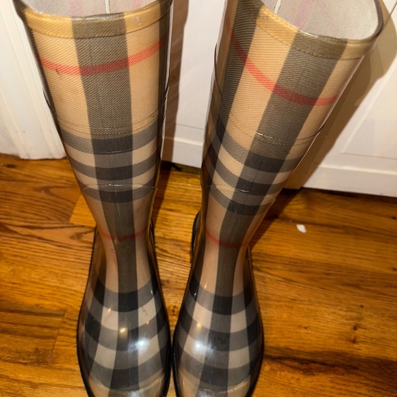 Burberry Plaid Rainboots - Picture 3 of 6